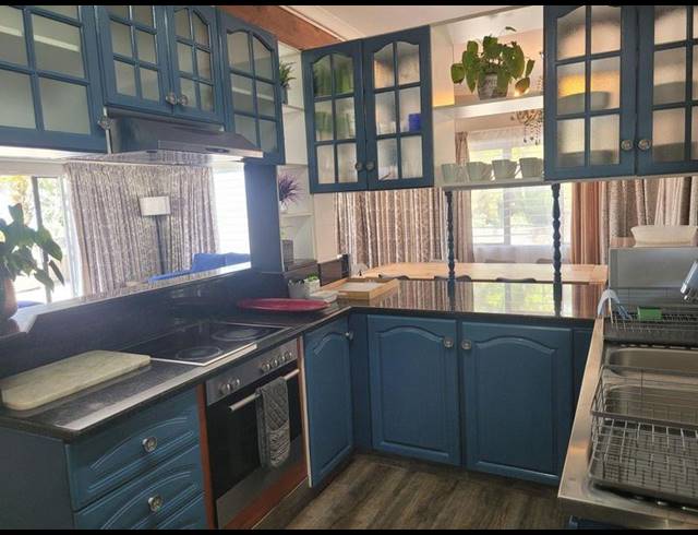 5 BEDROOM HOUSE FOR SALE IN MARGATE BEACH